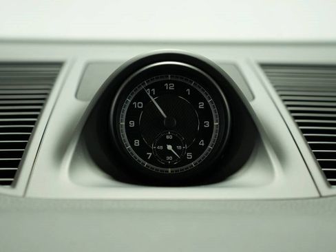 Used 2025 Porsche Macan image 35