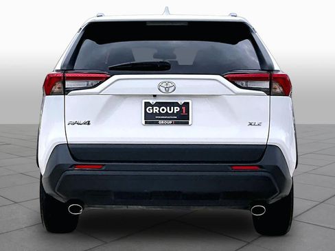 Used 2025 Toyota RAV4 XLE FWD image 5
