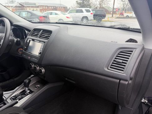 Used 2021 Mitsubishi Outlander Sport ES image 12