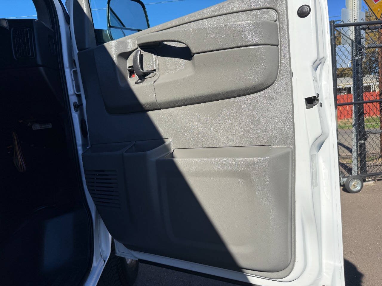 Used 2008 GMC Savana 3500 Extended Passenger w/ LT Preferred Equipment Group RWD image 33