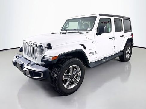 Used 2022 Jeep Wrangler Unlimited Sahara AWD/4WD image 3