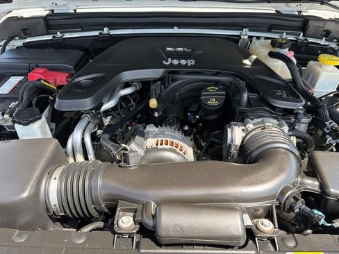 Used 2020 Jeep Gladiator Rubicon AWD/4WD image 8