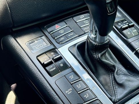 Used 2018 Porsche Macan AWD/4WD image 16
