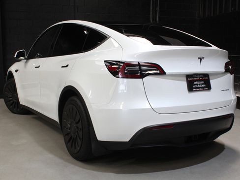 Used 2023 Tesla Model Y Long Range AWD/4WD image 10