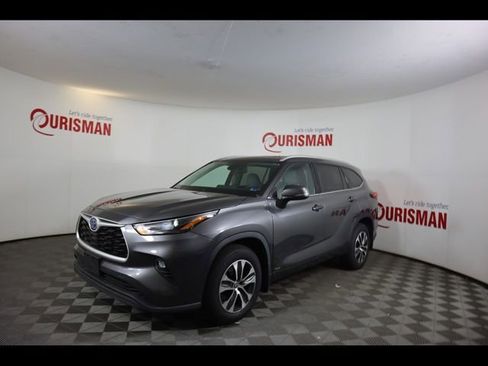 Used 2022 Toyota Highlander XLE AWD/4WD image 4