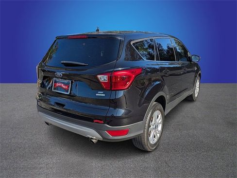 Used 2019 Ford Escape SE image 5
