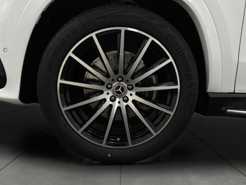 New 2026 Mercedes-Benz GLS 580 4MATIC image 14