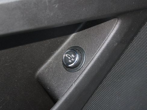 Used 2018 Chevrolet Traverse LT image 23