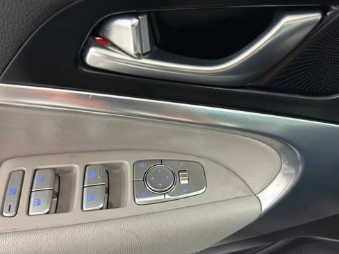 Used 2020 Genesis G70 2.0T RWD image 17