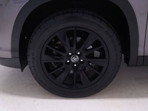 Used 2019 Toyota Highlander SE FWD image 38