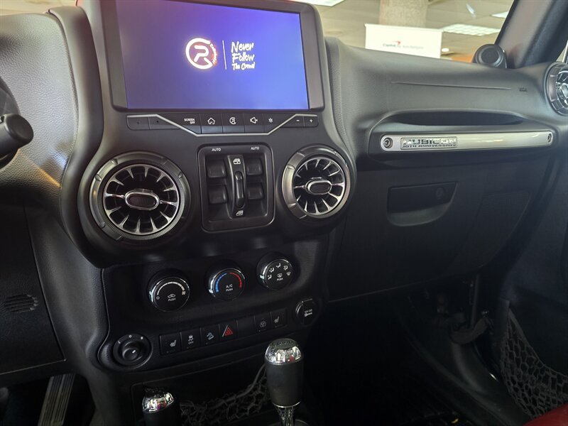 Used 2013 Jeep Wrangler Unlimited Rubicon AWD/4WD image 19