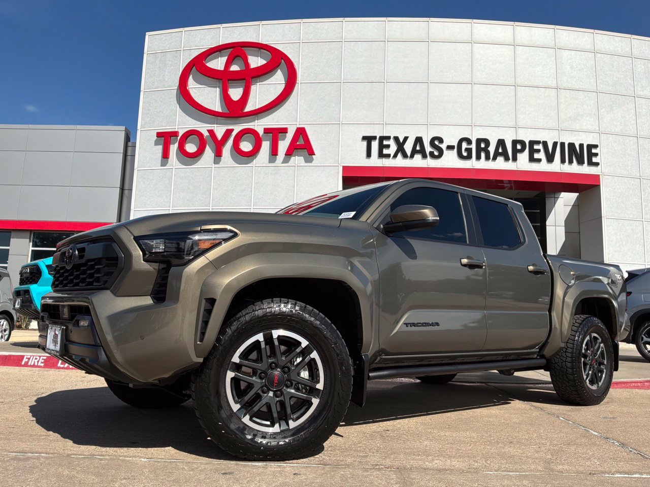 Used 2026 Toyota Tacoma TRD Sport w/ TRD Sport Upgrade Package AWD/4WD image 2