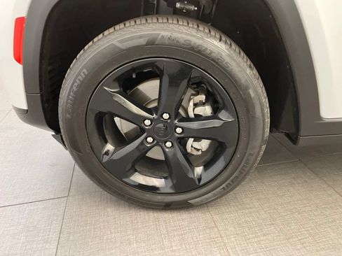 Used 2021 Jeep Grand Cherokee L Laredo AWD/4WD image 11