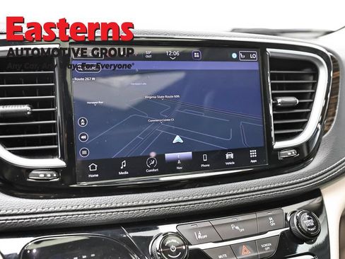 Used 2023 Chrysler Pacifica Limited FWD image 19