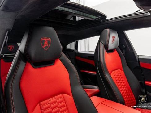 Used 2022 Lamborghini Urus AWD/4WD image 47
