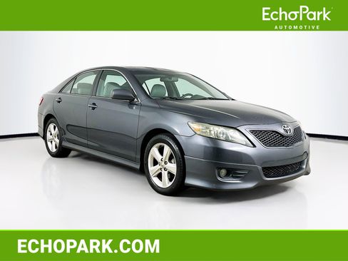 Used 2011 Toyota Camry SE image 1