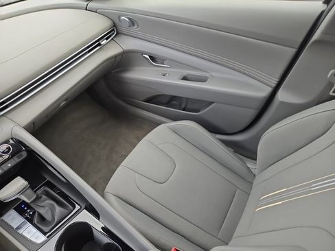 Used 2025 Hyundai Elantra SEL image 14