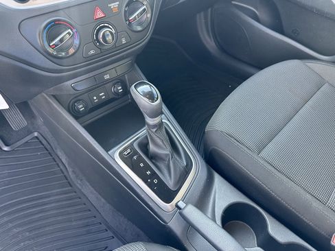 Used 2021 Hyundai Accent SE image 12