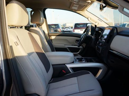 Used 2024 Nissan Titan SV w/ SV Convenience Package image 22