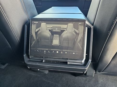 Used 2024 Tesla Cybertruck AWD Crew Cab image 23