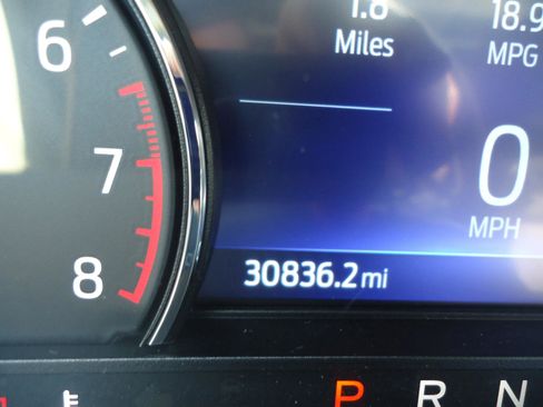 Used 2022 Ford Explorer XLT w/ Equipment Group 202A image 13