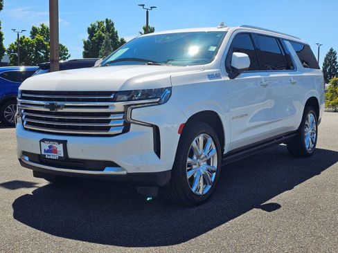 Used 2022 Chevrolet Suburban High Country w/ Max Trailering Package AWD/4WD image 7