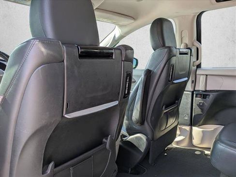 Used 2017 Chrysler Pacifica Touring-L Plus FWD image 14