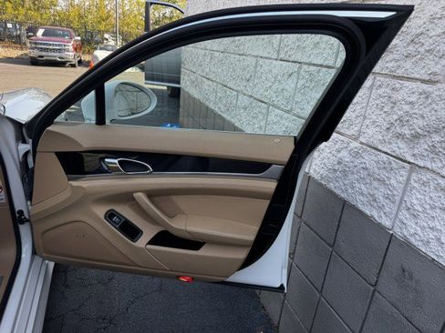 Used 2010 Porsche Panamera 4S image 35