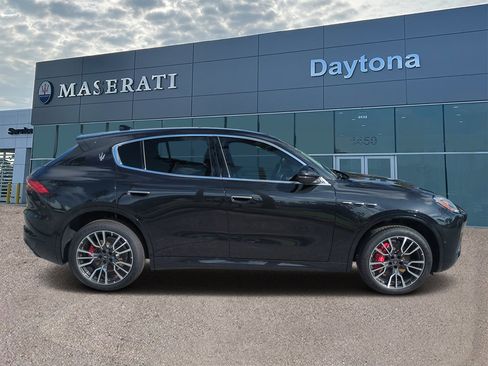 New 2025 Maserati Grecale GT image 2