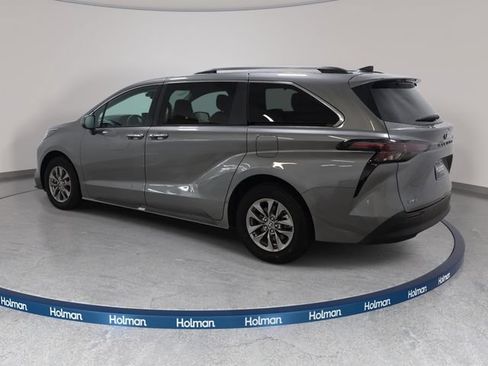 Certified 2026 Toyota Sienna XLE FWD image 7