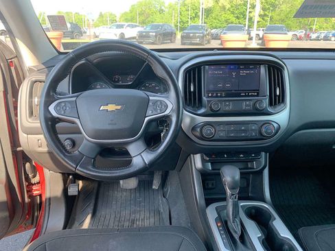 Used 2022 Chevrolet Colorado LT w/ LT Convenience Package AWD/4WD image 18