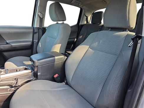 Used 2016 Toyota Tacoma SR5 w/ SR5 Appearance Package (SN) RWD image 12