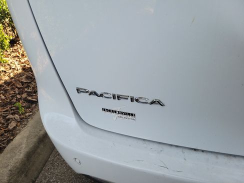 Used 2017 Chrysler Pacifica Touring-L Plus FWD image 19