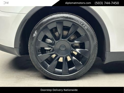 Used 2023 Tesla Model Y Long Range image 35
