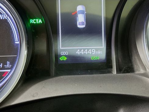 Used 2020 Toyota Camry SE w/ Sunroof Package image 12