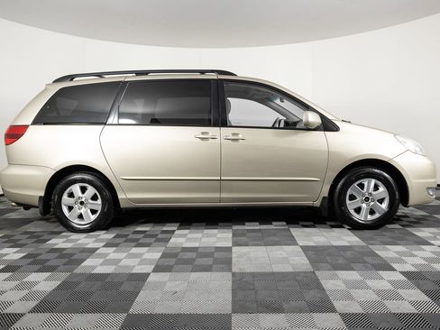 Used 2004 Toyota Sienna XLE Limited image 9
