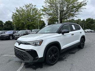 Used 2025 Volkswagen Taos SE video 1