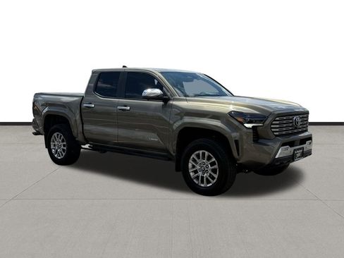 Used 2025 Toyota Tacoma Limited AWD/4WD image 3