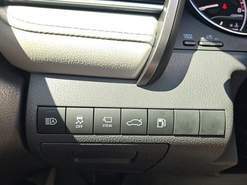 Used 2018 Toyota Camry XLE w/ Driver Assist Package FWD image 19