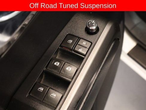 Used 2016 Toyota Tacoma TRD Off-Road w/ Premium & Technology Package AWD/4WD image 13