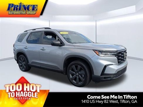 Used 2025 Honda Pilot Sport image 1