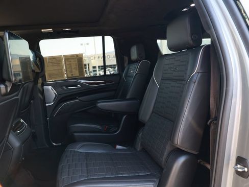 Used 2023 Cadillac Escalade ESV Sport Platinum w/ Heavy-Duty Trailer Package AWD/4WD image 39