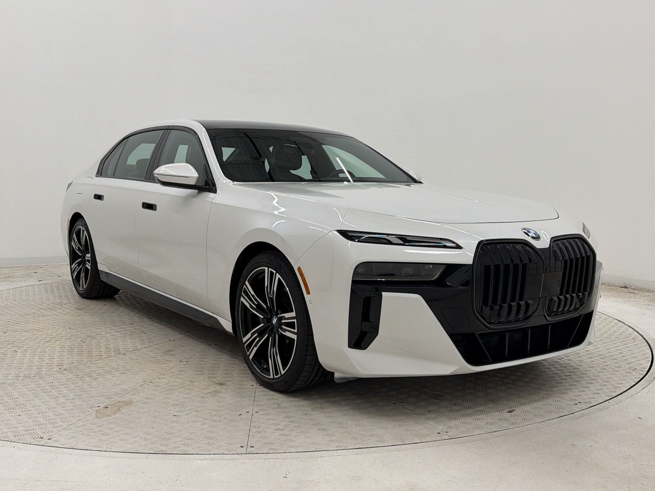 Used 2025 BMW 760i xDrive AWD/4WD image 7