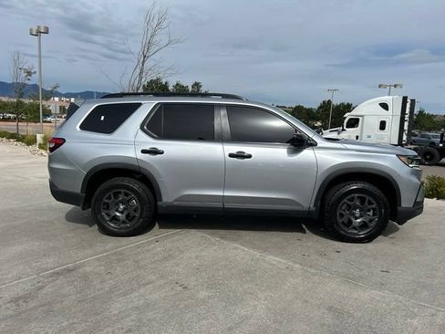 Used 2025 Honda Pilot TrailSport image 11