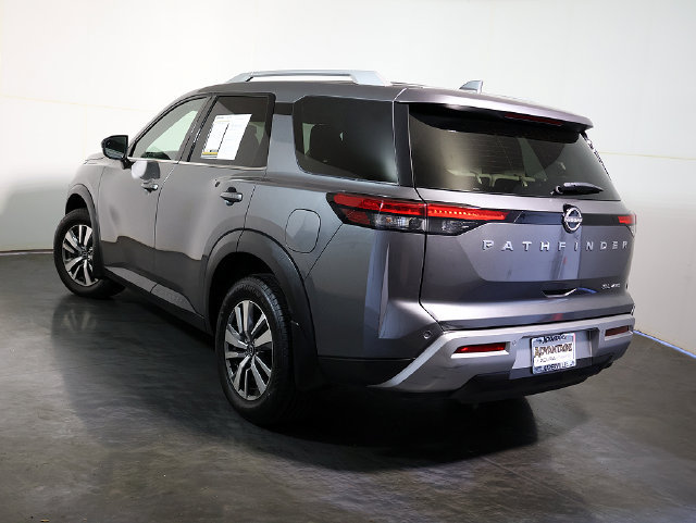 Used 2022 Nissan Pathfinder SL AWD/4WD image 2