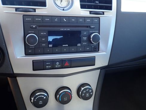 Used 2010 Chrysler Sebring Touring image 9