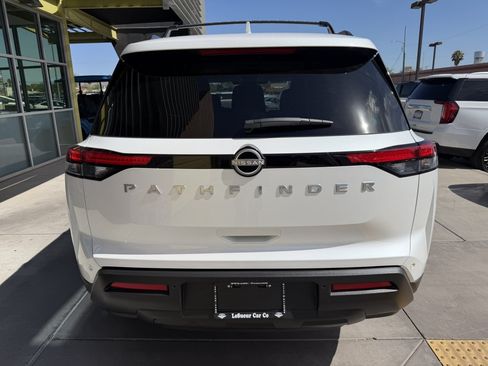 Used 2025 Nissan Pathfinder SV FWD image 13