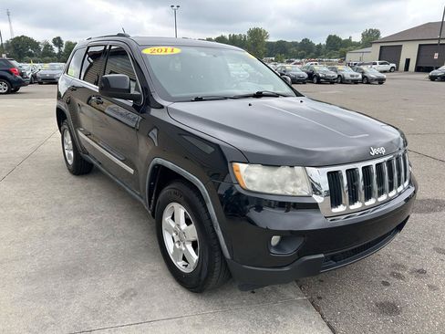 Used 2011 Jeep Grand Cherokee Laredo AWD/4WD image 3