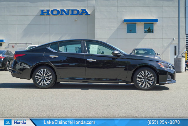 Used 2024 Nissan Altima 2.5 SV FWD image 6