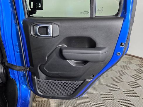 Used 2024 Jeep Gladiator Mojave w/ Technology Group image 30